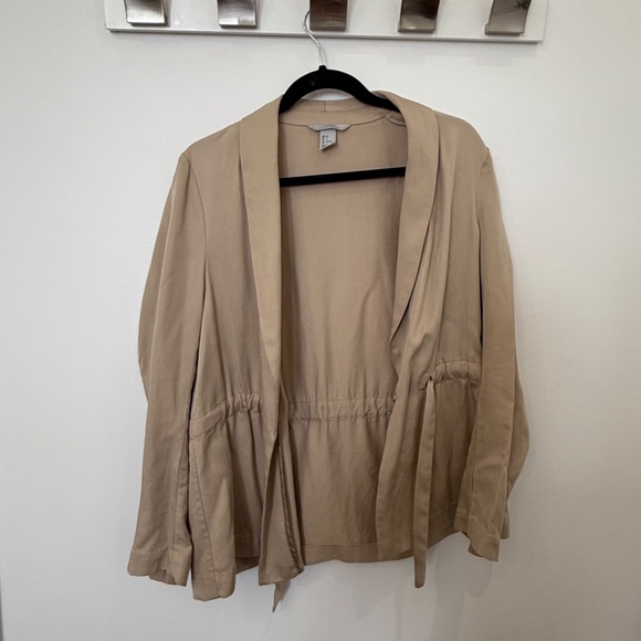 H&M lightweight relaxed fit blazer - Picture 2 of 4